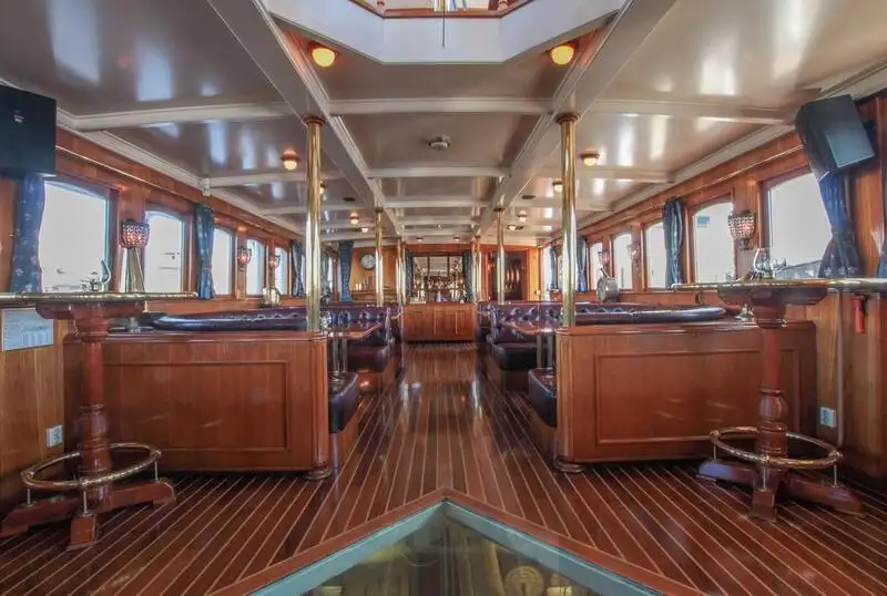 Nave ristorante in vendita