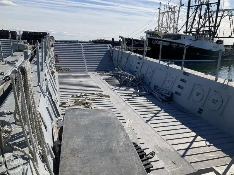 Nave da sbarco, con serbatoi in vendita