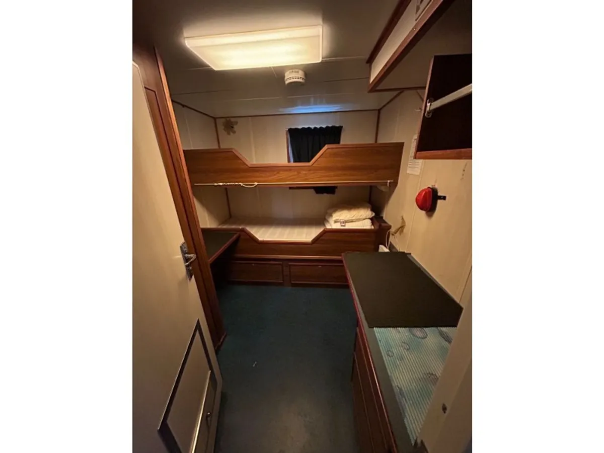 Nave di supporto in vendita