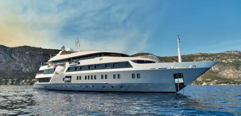 Nave passeggeri in vendita
