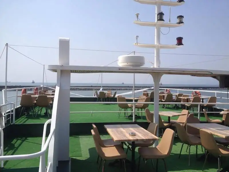 Nave ristorante in vendita