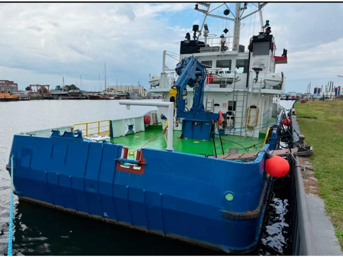 Nave di supporto in vendita