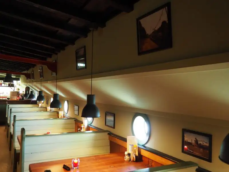 Nave ristorante in vendita