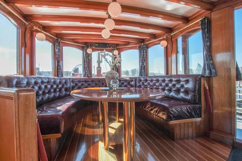 Nave ristorante in vendita