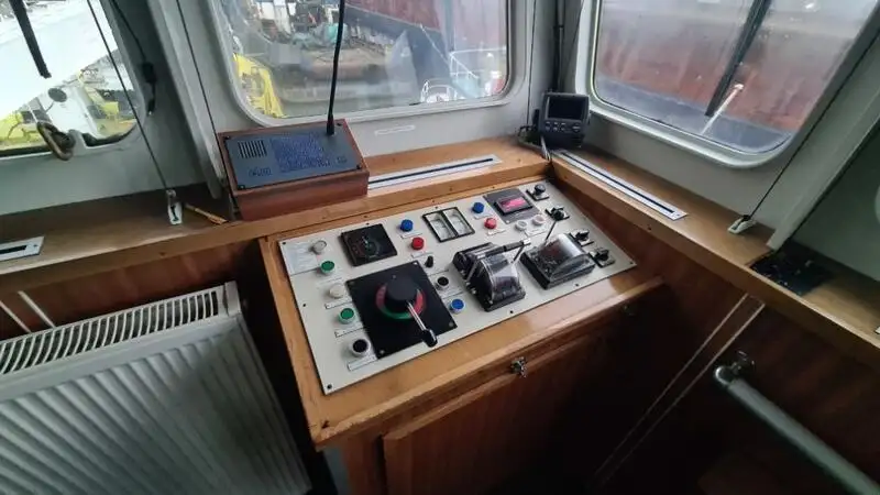 Nave di supporto in vendita