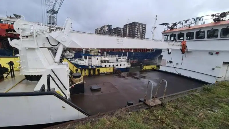 Nave di supporto in vendita