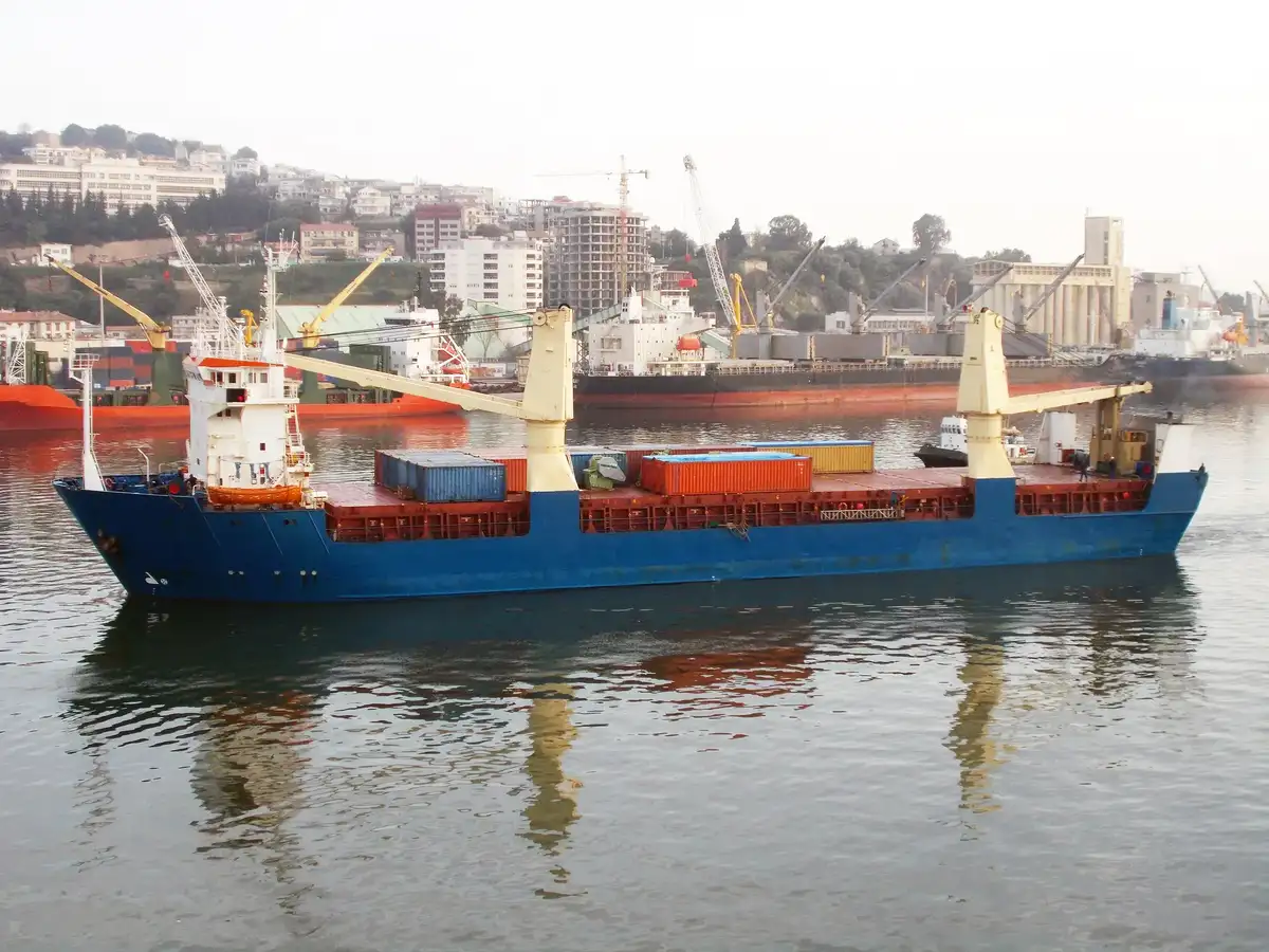 Nave refrigerata in vendita