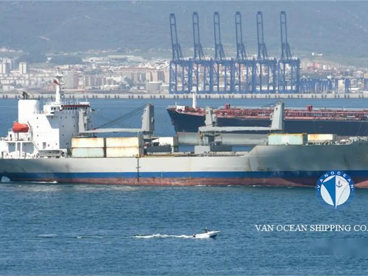 Nave refrigerata in vendita