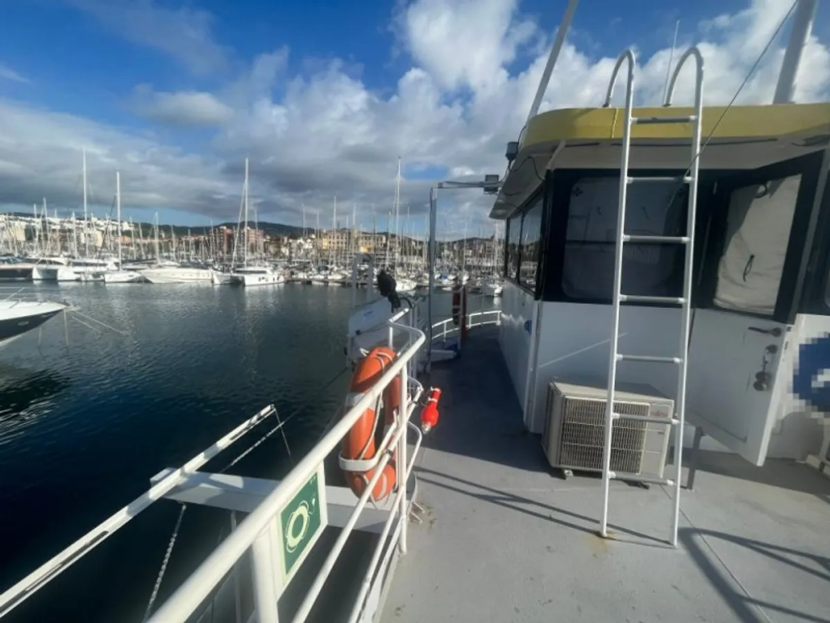 Nave da rilevamento in vendita