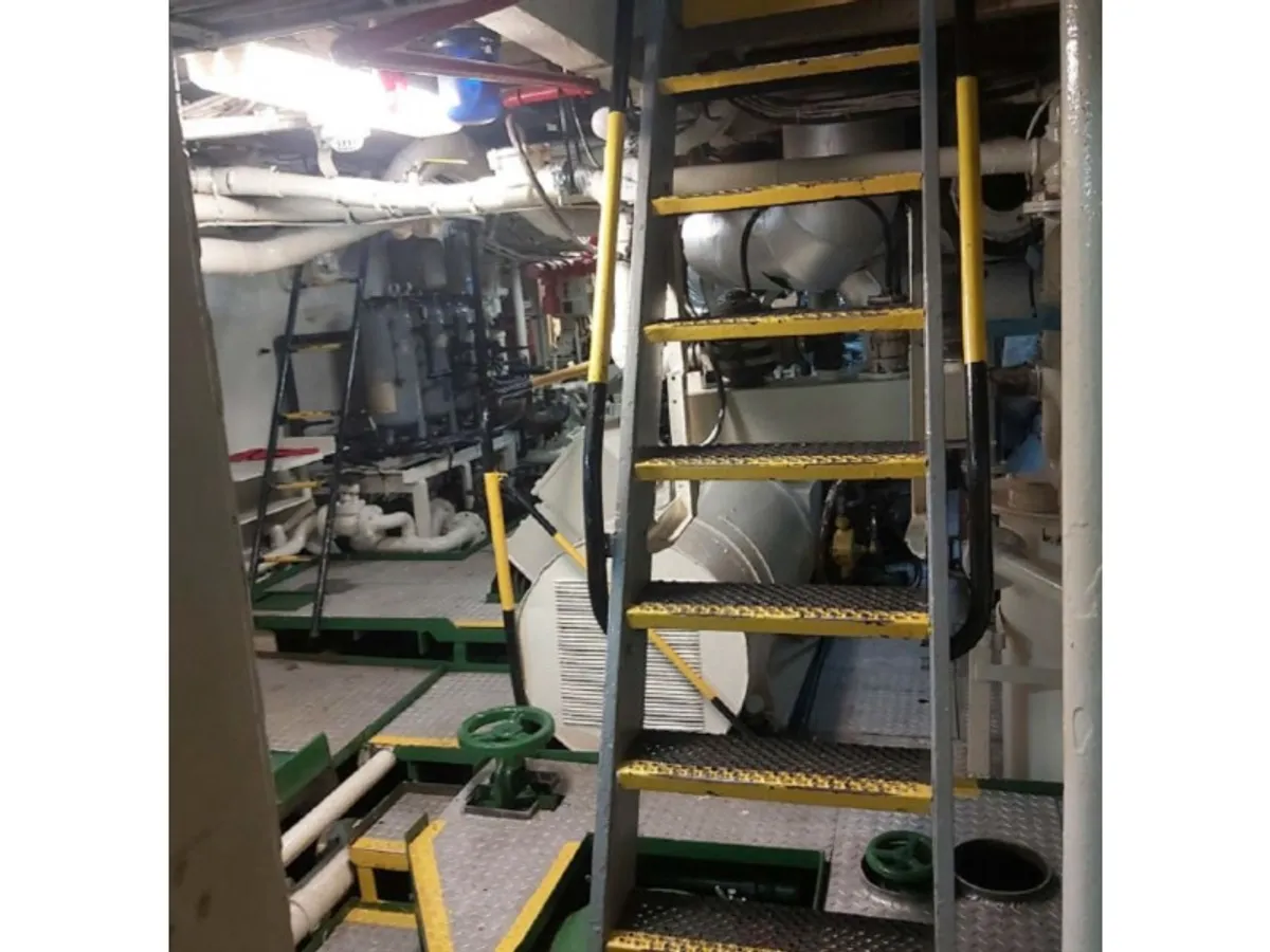 Nave di supporto in vendita