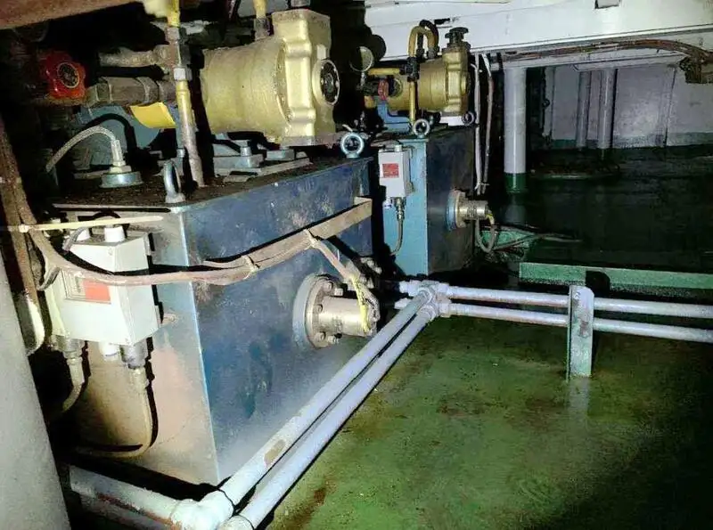 Nave di supporto in vendita