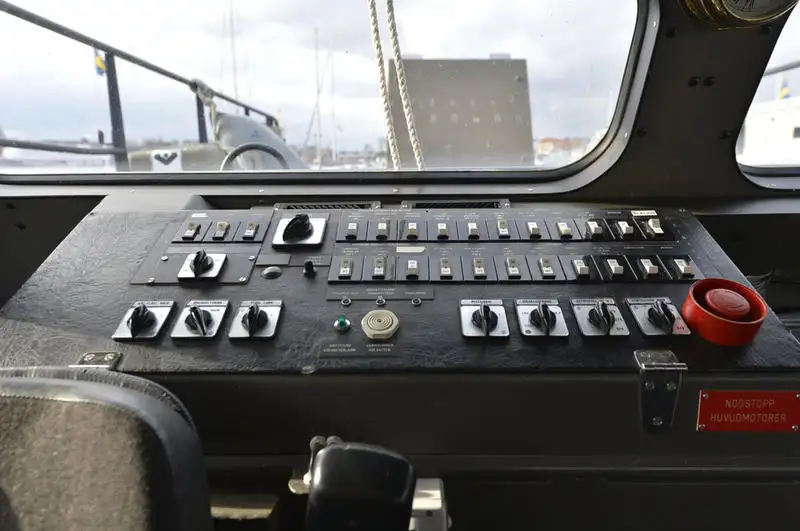 Navi militari in vendita