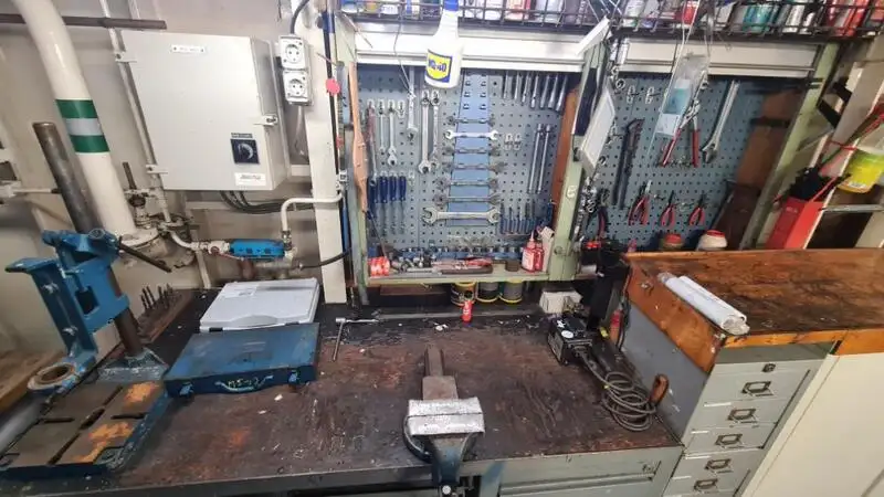 Nave di supporto in vendita