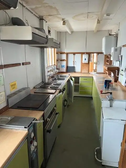 Chiatta adibita ad alloggio in vendita