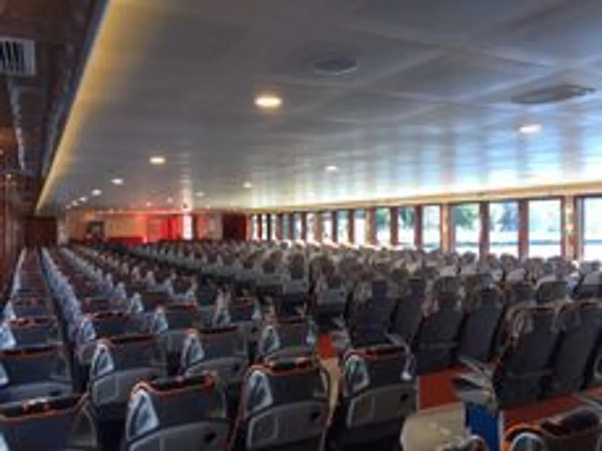 Nave passeggeri in vendita