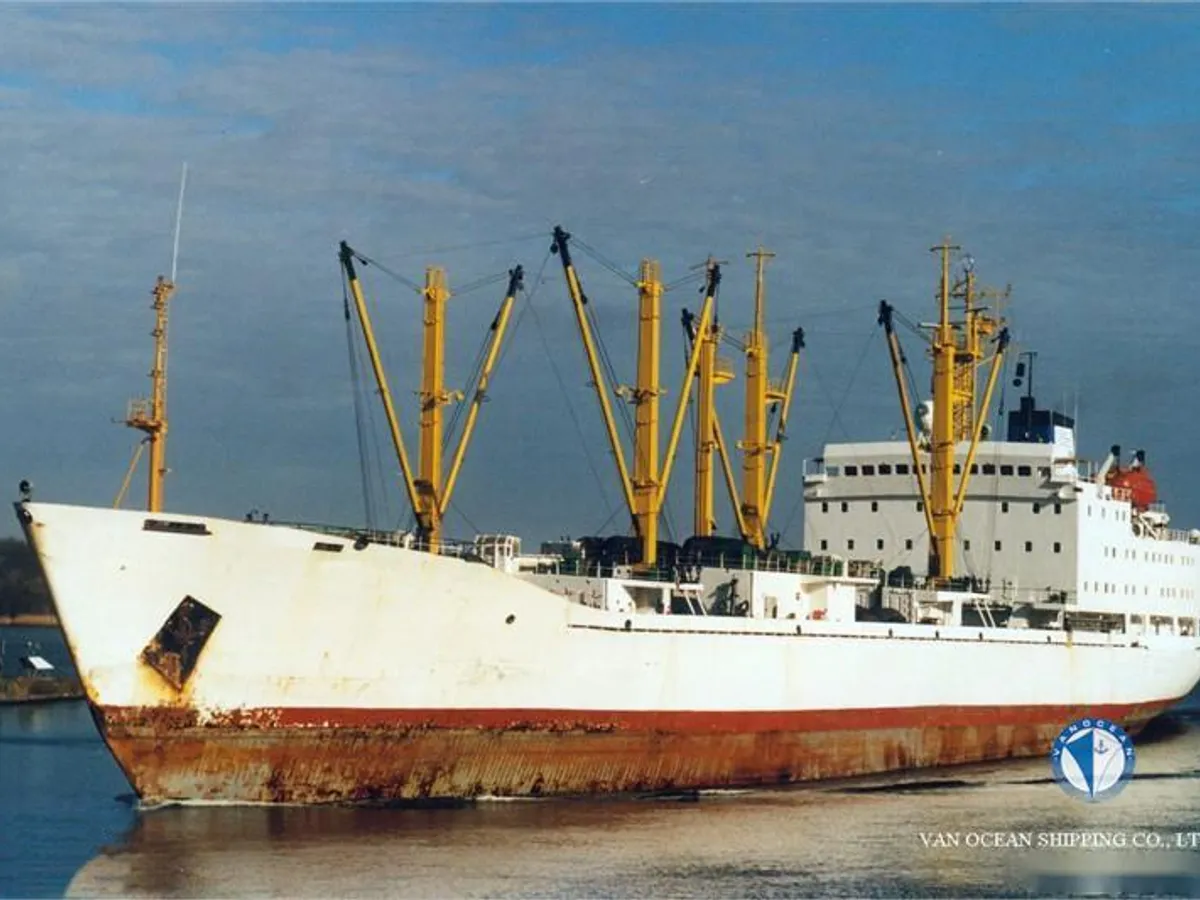 Nave refrigerata in vendita
