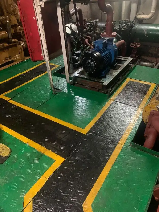 Nave di supporto in vendita