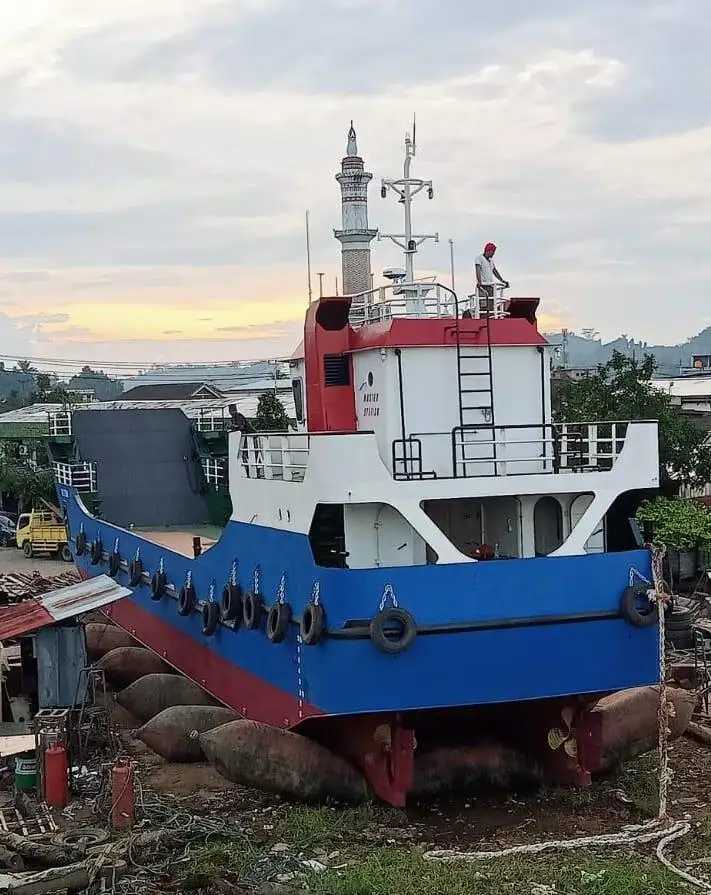 Nave da sbarco, con serbatoi in vendita