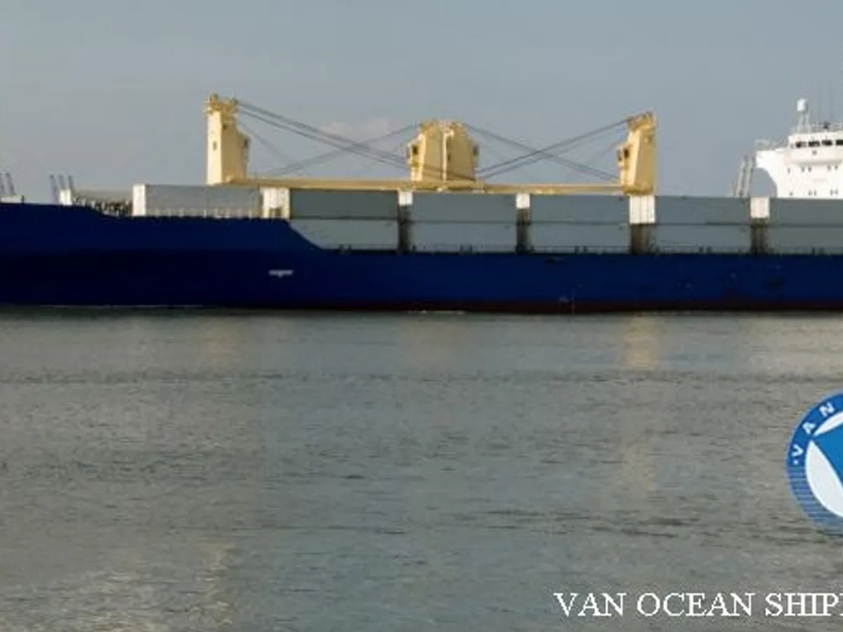 Nave refrigerata in vendita
