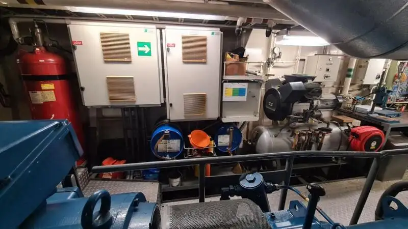 Nave di supporto in vendita