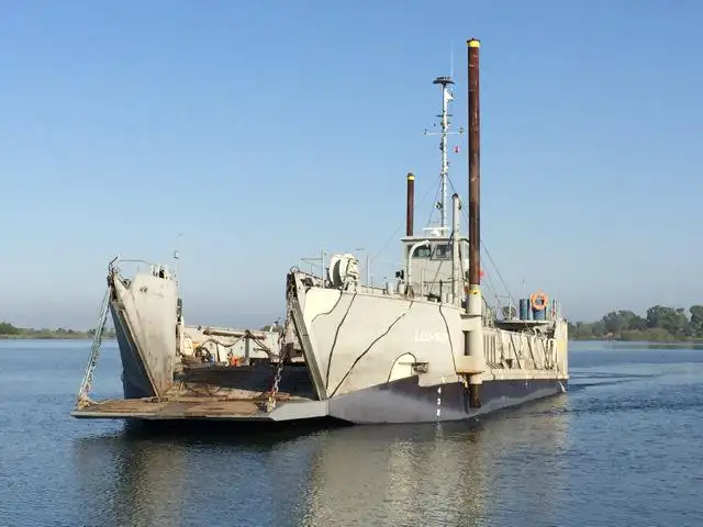 Nave da sbarco, con serbatoi in vendita