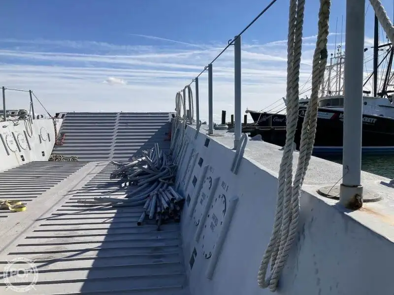 Nave da sbarco, con serbatoi in vendita