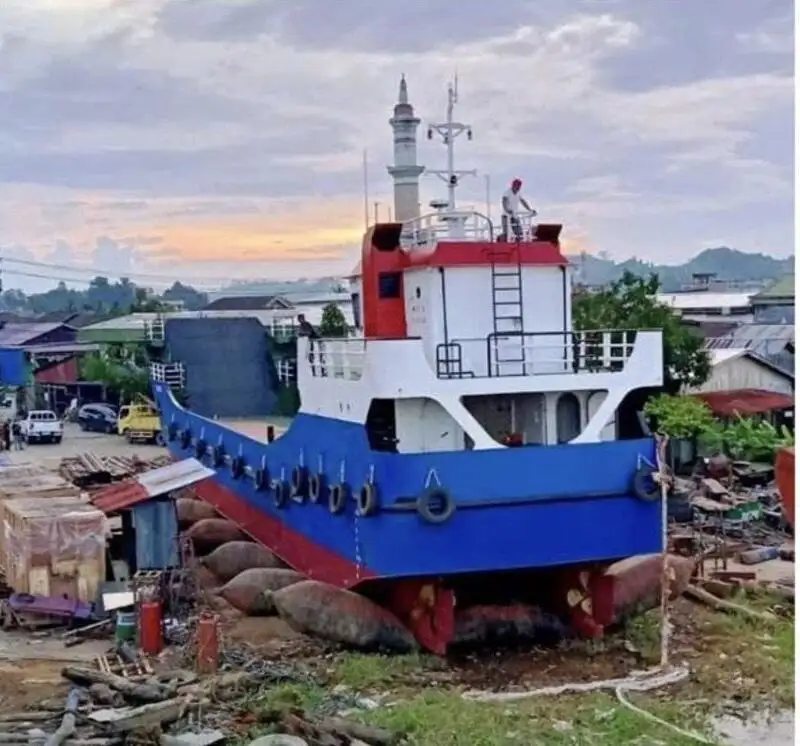 Nave da sbarco, con serbatoi in vendita