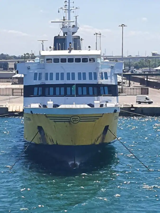 Nave RoPax in vendita
