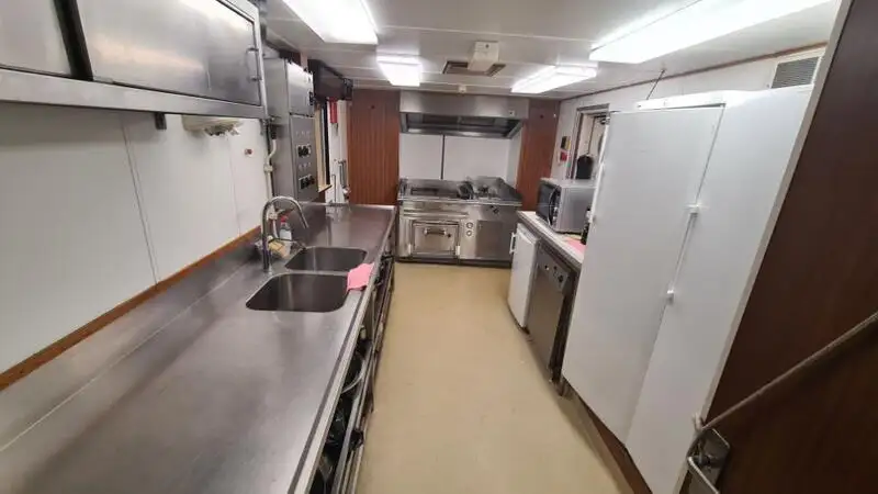 Nave di supporto in vendita