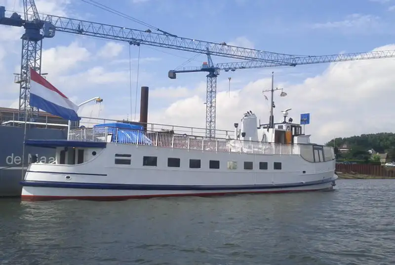 Nave passeggeri in vendita