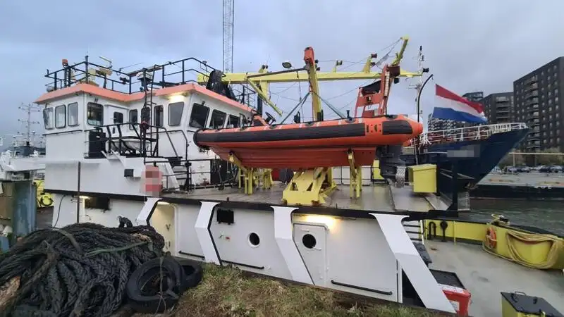 Nave di supporto in vendita
