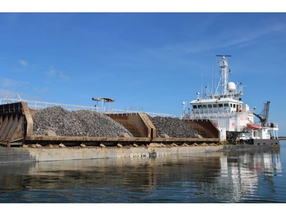 Nave di supporto in vendita