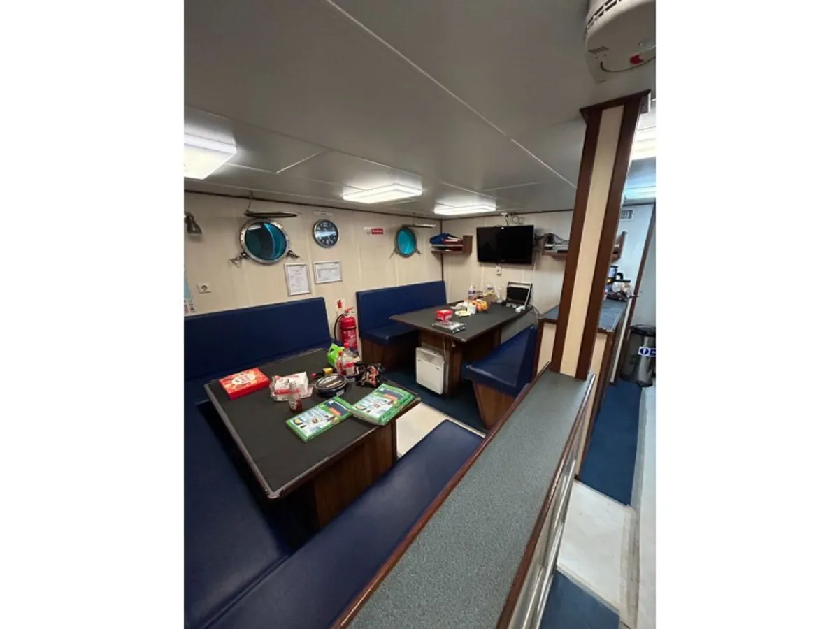 Nave di supporto in vendita