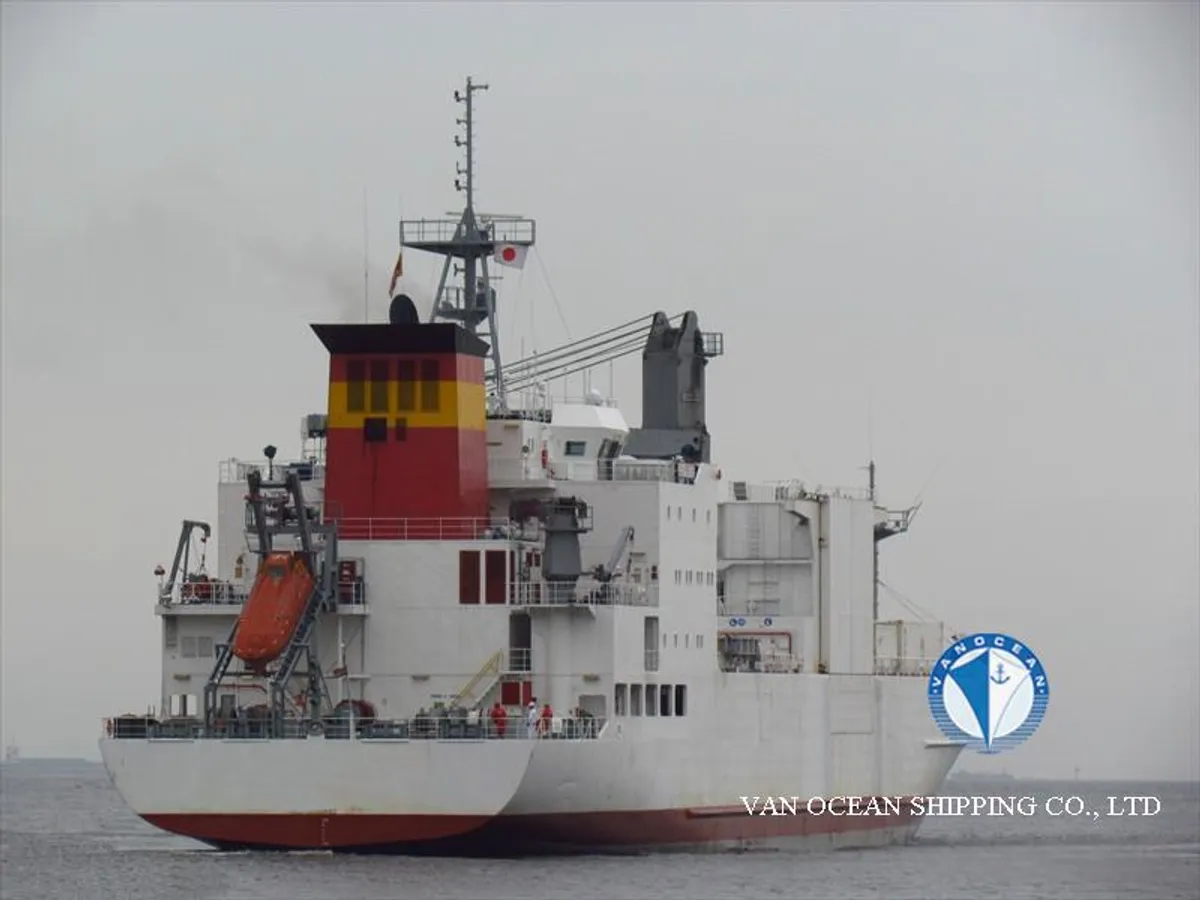 Nave refrigerata in vendita