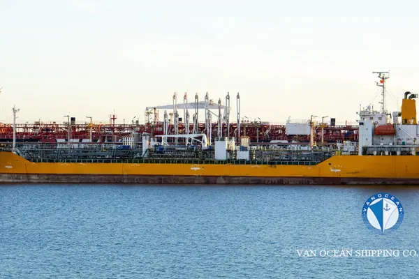 Oil/Chemical tanker for sale