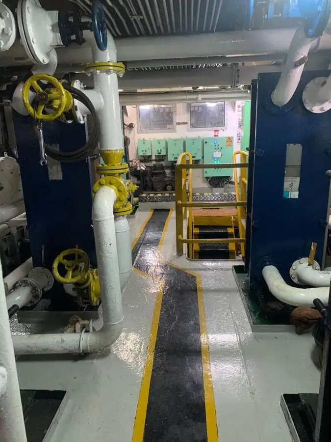 Nave di supporto in vendita