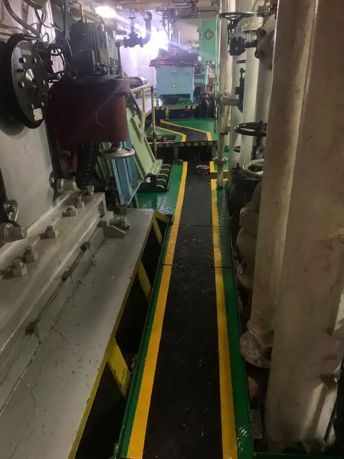 Nave di supporto in vendita