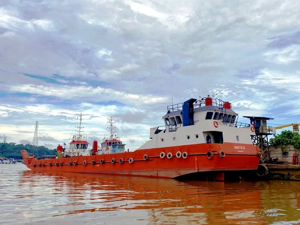 Nave da sbarco, con serbatoi in vendita