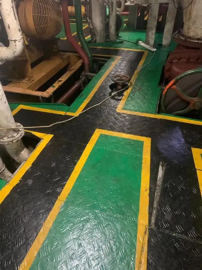 Nave di supporto in vendita