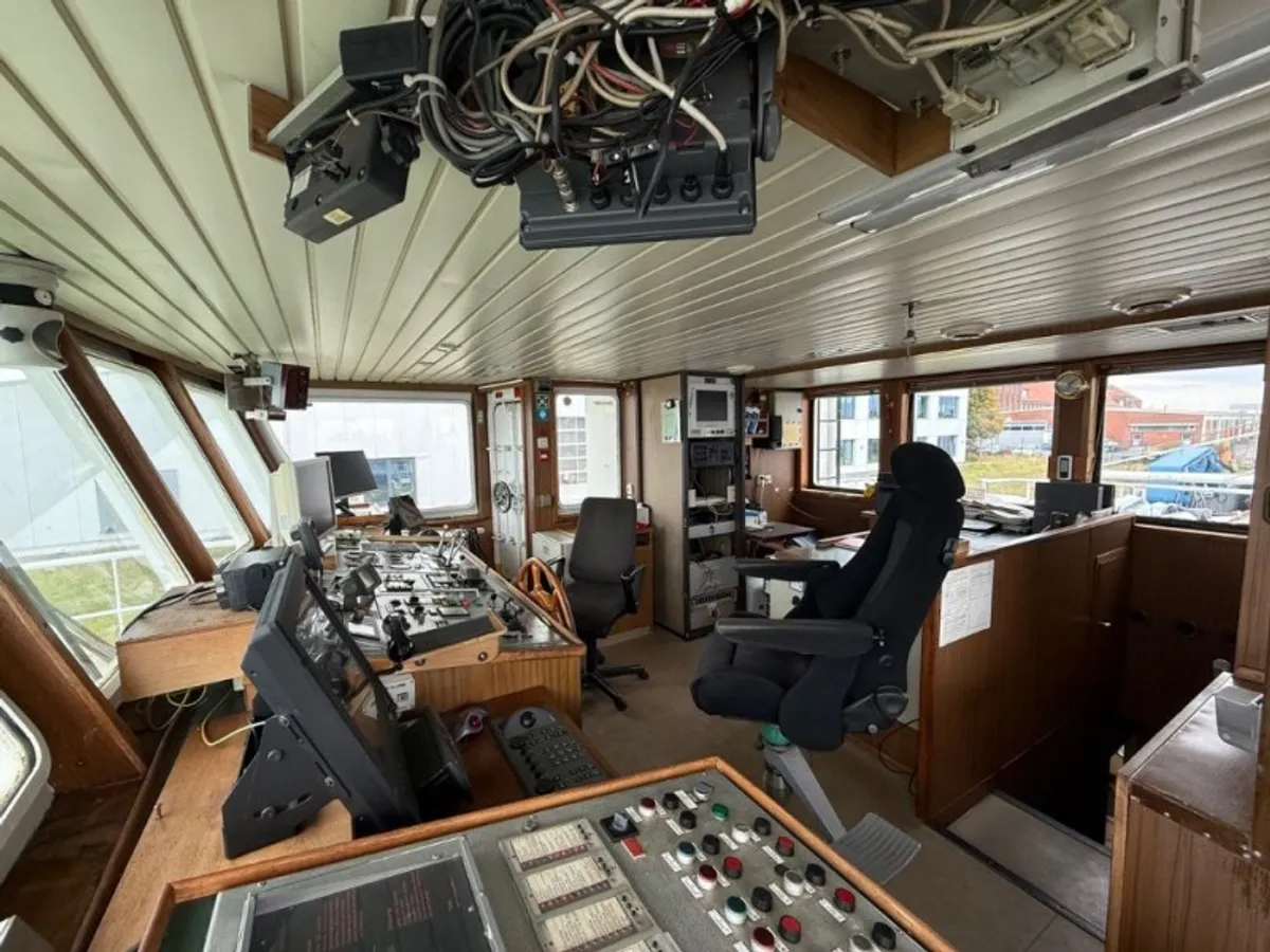 Nave di supporto in vendita