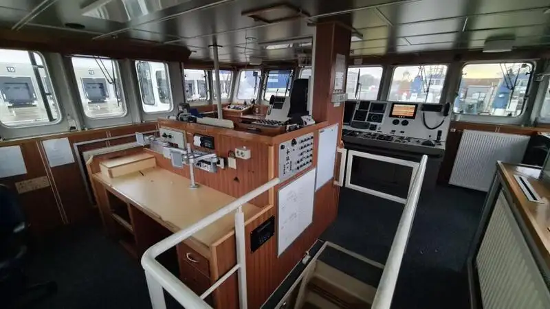Nave di supporto in vendita