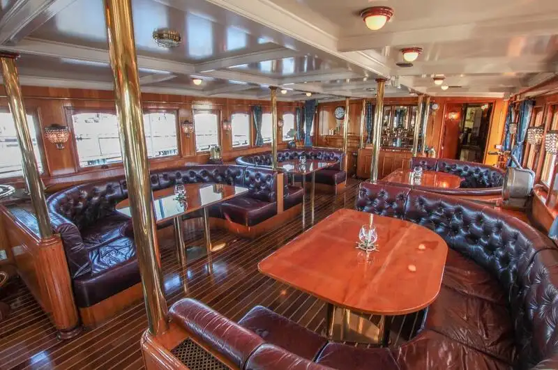 Nave ristorante in vendita