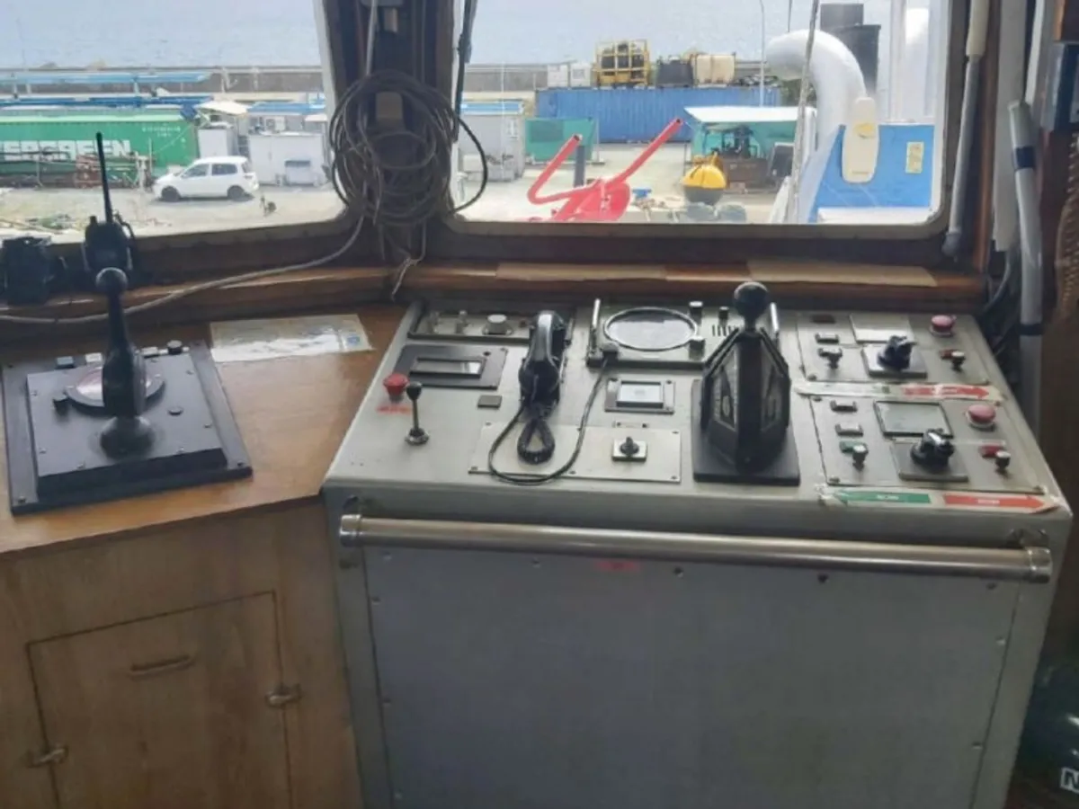 Nave di supporto in vendita