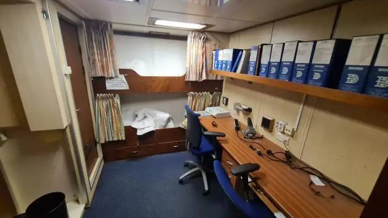 Nave di supporto in vendita