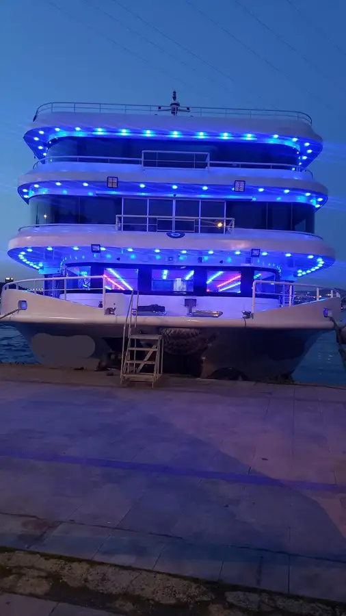 Nave passeggeri in vendita