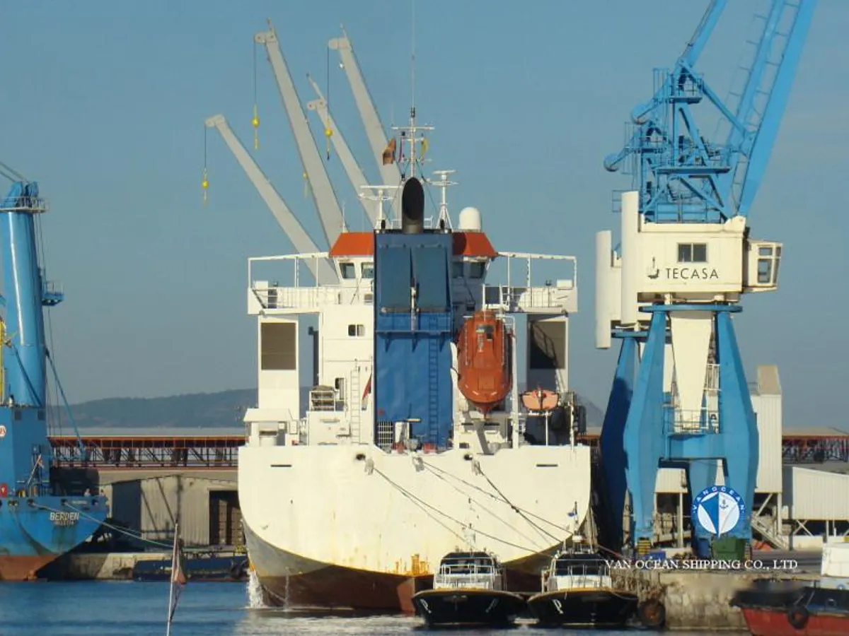 Nave refrigerata in vendita
