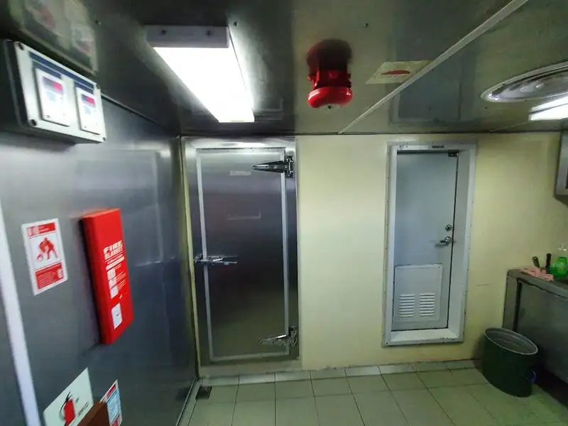 Nave refrigerata in vendita