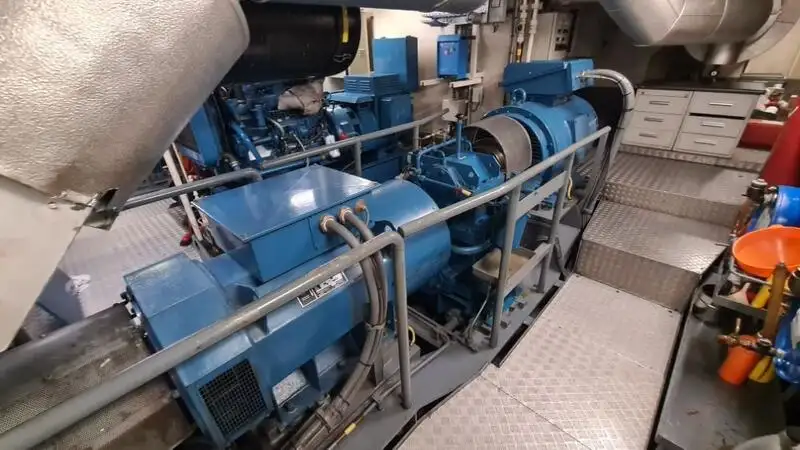 Nave di supporto in vendita