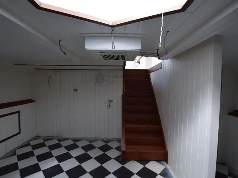Nave ristorante in vendita