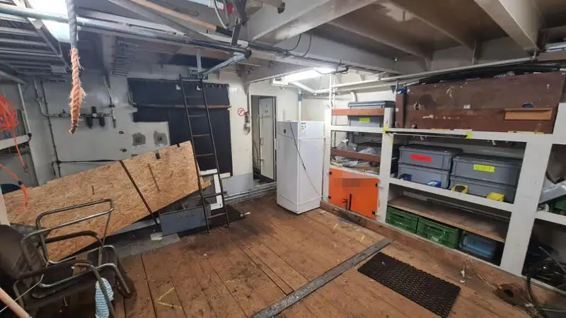 Nave di supporto in vendita